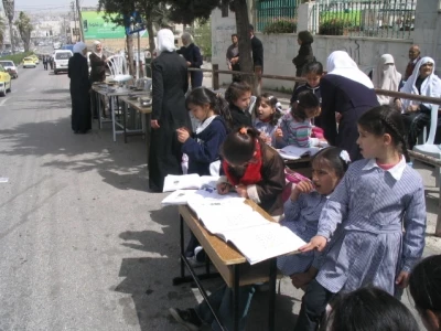 الاحتلال یلاحق الایتام الفلسطینیین