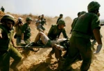 العدو الصهیونی ینسحب متقهقراً