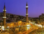 خطیب الجمعة شتم حزب الله فضربه المصلون بالاحذیة