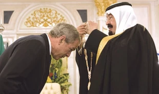 مکافأة سعودیة لبوش