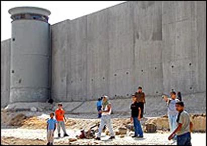 الجدار الإسرائیلی مدمر للفلسطینیین