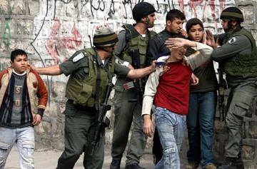 کیف یتعرض أطفال فلسطین للانتهاکات فی سجون الاحتلال