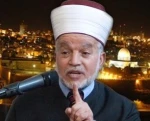 على المسلمین ما فعل الخمینی