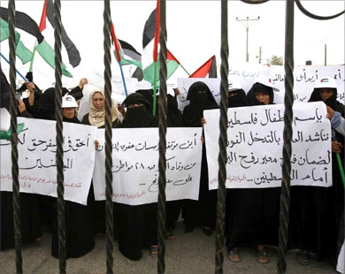 لجنة تدعو لاقتحام معبر رفح