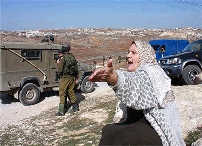 إصابة 5 فلسطینیین فی مواجهات مع الاحتلال فی نابلس