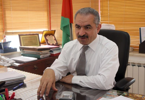 إسرائیل تسرق میاه الضفة وأرضها