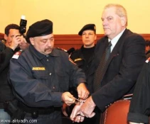 أخیرا.. هناک من یجرؤ على الکلام!!