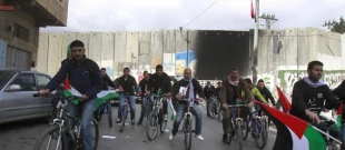 اعتراض فلسطینیان به دوی مارتن