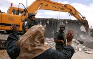 فلسطینی ساکن قدس مجبور به تخریب خانه خود شد