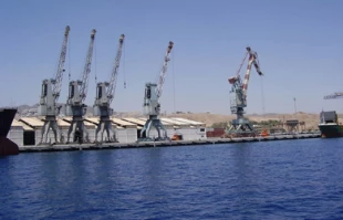 Port workers vow strike in two weeks