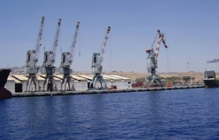 Port workers vow strike in two weeks