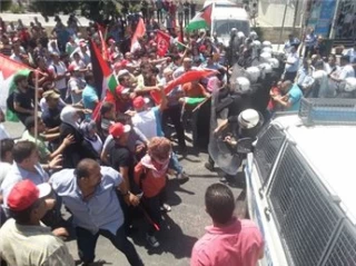 تظاهرات صدها فلسطینی در اعتراض به مذاکرات سازش
