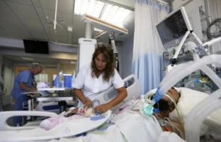 Israel hosting wounded Syrian rebels