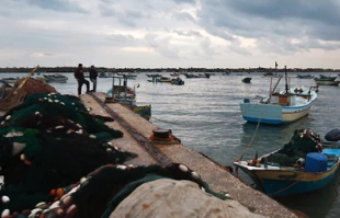 Palestinian fishermen hit by fuel shortage