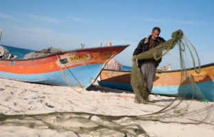 Palestinian fishermen hit by fuel shortage