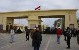 Egyptian army opens fire at Palestinians in Rafah