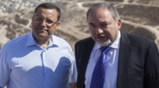 قلق لیبرمن من إحتمال ابعاده عن الحیاة السیاسیة