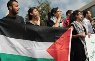 منع تکان دادن پرچم فلسطین