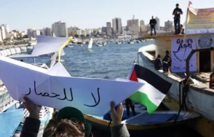 Hundreds of Gazans protest at sea