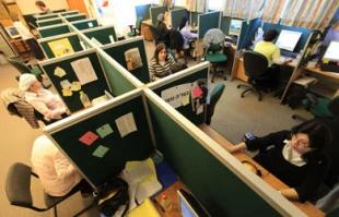 Israeli women stage campaign against inequality