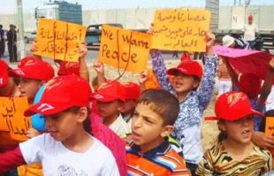 اطفال غزه یعانون من سیاسات مصر و الکیان الصهیونی