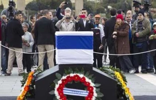 Israel to punish Jews who celebrated Sharon's death