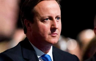 انتقاد بسفر دیوید کامرون