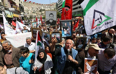 لماذا تجاهلت الصحافة الغربیة "یوم الأسیر" الفلسطینی