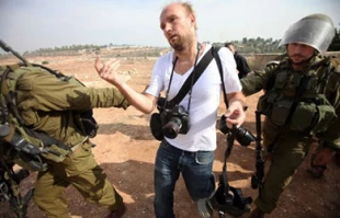 135 Israeli violations against Palestinian press freedom