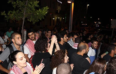 التظاهرات تعم الداخل والضفة و تنذر باشعال نیران انتفاضة ثالثة ضد العدو
