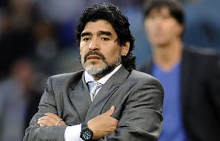 مارادونا مرشح لتدریب منتخب فلسطین