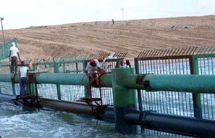 إسرائیل تقیم سورًا عازلًا بالمیاه الإقلیمیة المواجهة لمصر والاردن