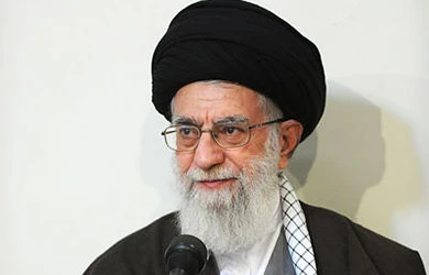 قائد الثورة الاسلامیة یستقبل عددمن قادة ومسؤولی القوة البحریة