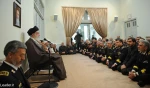 قائد الثورة الاسلامیة یستقبل عددمن قادة ومسؤولی القوة البحریة
