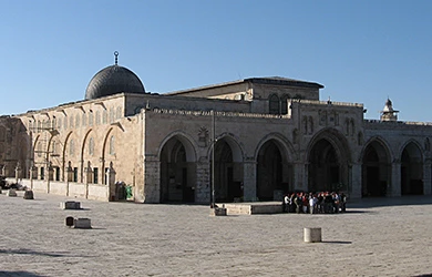 28 ناشطاً یسیرون 150 کم على الأقدام لنصرة الأقصى