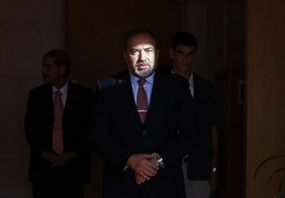 نتنیاهو یتهم لیبرمان بمحاولة إسقاط الحکومة