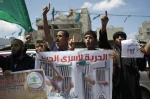 148 أسیرا فلسطینیا مضربون فی السجون الإسرائیلیة