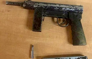 Hand-made Palestinian guns, a trump card