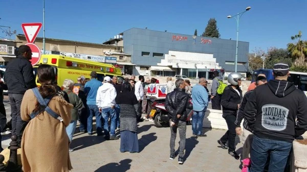 إصابة إسرائیلی واعتقال فتاتین بزعم تنفیذ عملیة طعن