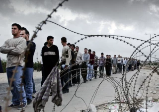 العاشرة الإسرائیلیة:رزمة" تسهیلات"للفلسطینیین
