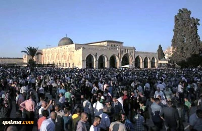 300 مواطن یغادرون القطاع للصلاة فی الأقصى