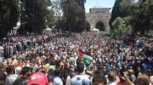 حضور 200 هزار نمازگزار در مسجد الاقصی
