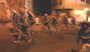 درگیری شدید جوانان فلسطینی و نظامیان صهیونیست در اردوگاه قلندیا