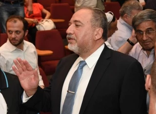 تاکید دوباره لیبرمن بر حمایت کامل از سرباز قاتل