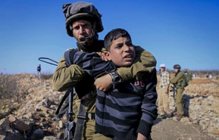 عکس روز / اسارات هزار کودک فلسطینی در سال ۲۰۱۶