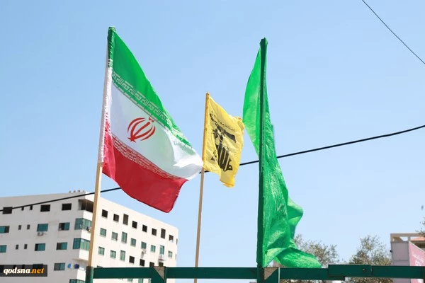 حملوا خلالها علم الجمهورية الإسلامية الإيرانية

مسيرة جماهيرية حاشدة دعماً وإسناداً للأسرى ورفضاً لزيارة المجرم ترامب 2