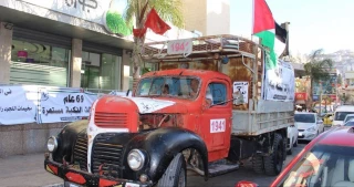 Palestinian return truck waiting for passengers