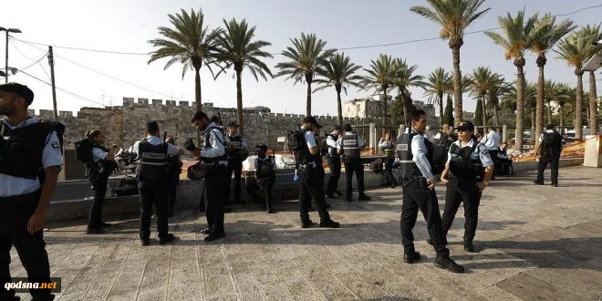 الاحتلال يفرض حظر التجول في شوراع القدس القديمة

الاحتلال يحول القدس لثكنة عسكرية ويغلق البلدة القديمة

 2