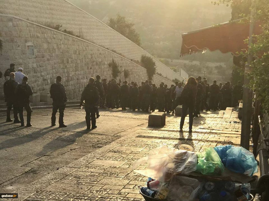 الاحتلال يفرض حظر التجول في شوراع القدس القديمة

الاحتلال يحول القدس لثكنة عسكرية ويغلق البلدة القديمة

 2