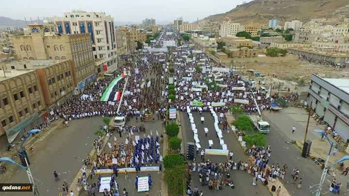 في جمعة الغضب..

مسيرة جماهيرية في صنعاء تحت شعار" الصرخة نحو الأقصى" 2